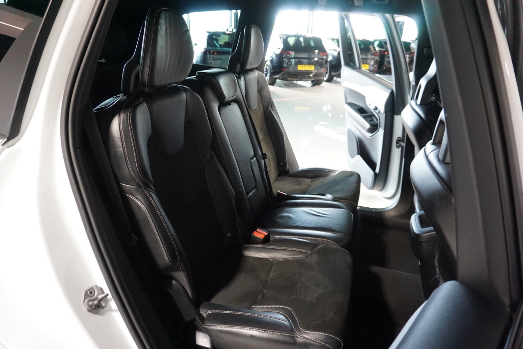 Volvo XC90 2.0 D5 PowerPulse R-Design SUV 5dr Diesel Auto 4WD Euro 6 (s/s) (235 ps)